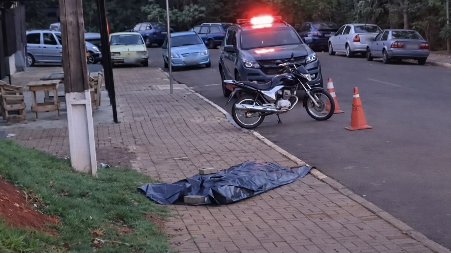 Imagem referente a notícia: Jovem de 18 anos é morto a tiros e outro fica gravemente ferido, no bairro 14 de Novembro em Cascavel