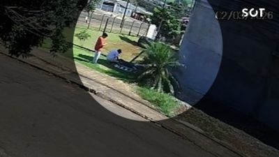 Imagem referente a notícia: Câmera de segurança flagra queda de homem de 63 anos de altura de 3 metros em Cascavel