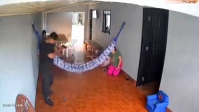 Imagem referente a notícia: Assalto com suspeita de “fita dada” deixa família em pânico no Bairro Morumbi em Foz do Iguaçu