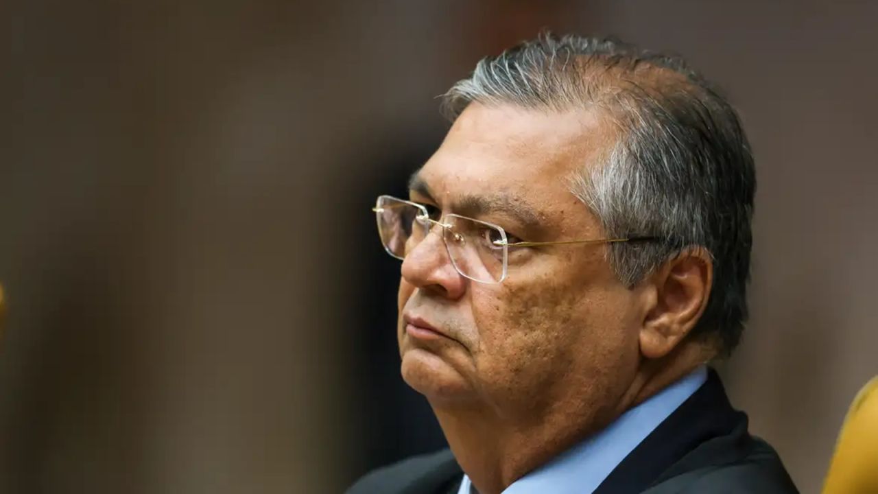 Dino suspende decisão da CPMI do INSS que quebrou sigilos de Lulinha