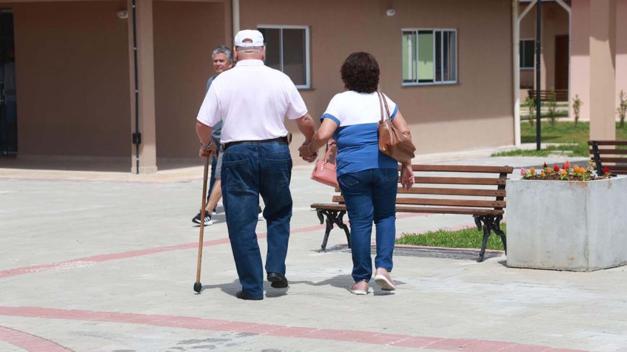 Secretaria de Estado da Saúde alerta sobre os riscos de queda de idosos; foram 13 mil casos no Paraná em 2025