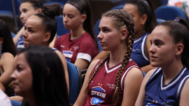 Imagem referente a notícia: Stein Além das Quadras: Camila Costa e Julia Melz participam do primeiro encontro do projeto