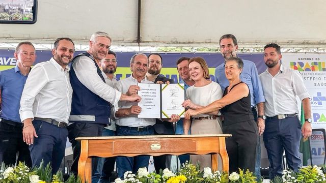 Imagem referente a notícia: Cascavel anuncia Policlínica Regional de R$ 16,8 milhões e amplia rede pública com novas ambulâncias e unidades odontológicas móveis