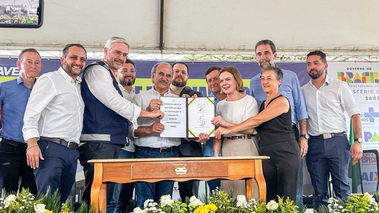 Imagem referente a notícia: Cascavel anuncia Policlínica Regional de R$ 16,8 milhões e amplia rede pública com novas ambulâncias e unidades odontológicas móveis