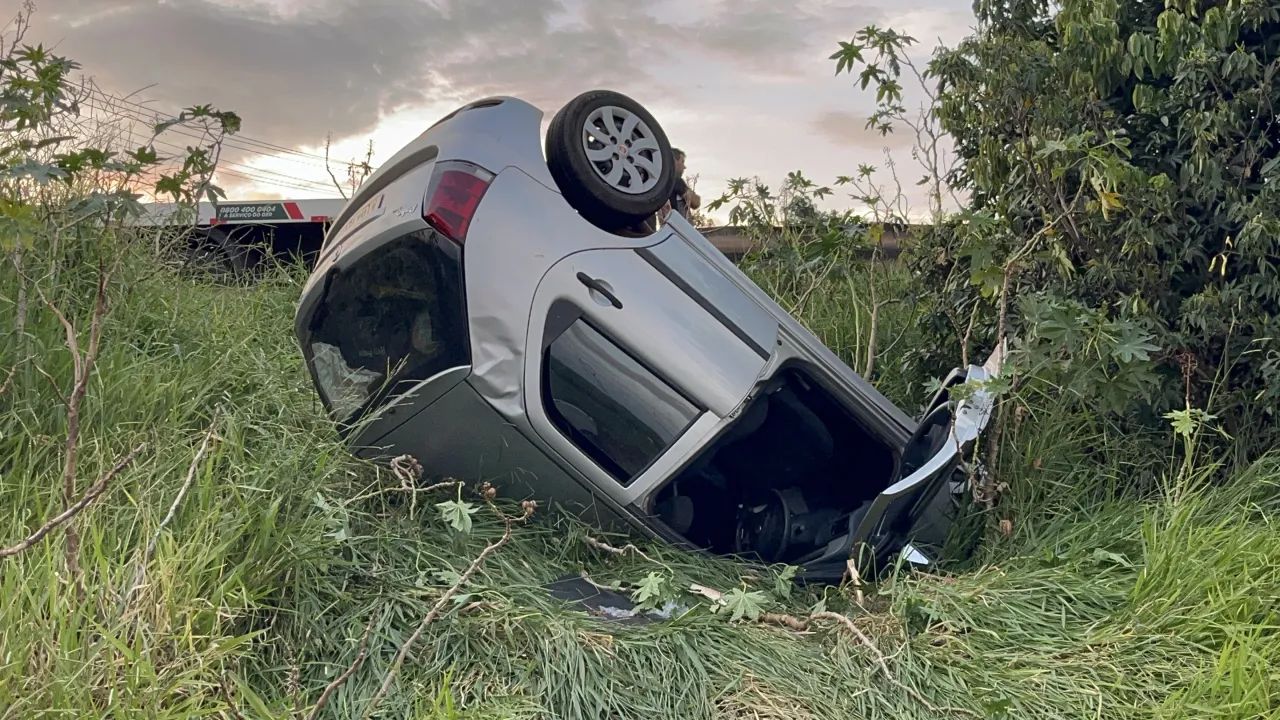 Capotamento na BR-369 deixa cinco idosos feridos após motorista perder controle ao tentar evitar colisão em Corbélia