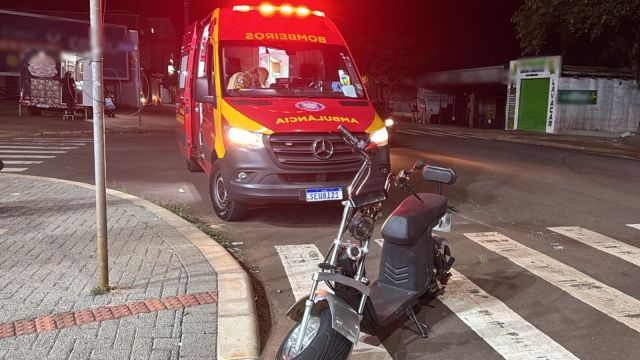 Idoso de 80 anos fica ferido após colisão entre moto e veículo elétrico em cruzamento movimentado de Cascavel