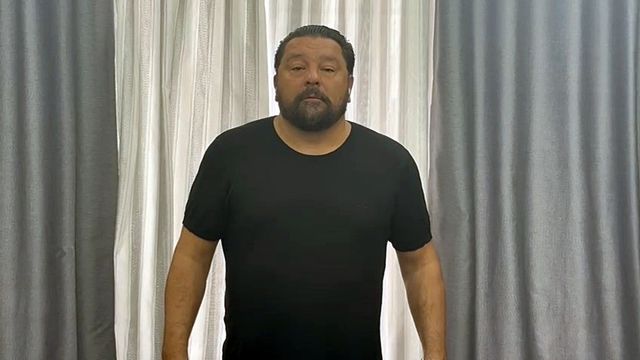 Suspeito de duplo homicídio em Cascavel tem foto divulgada pela polícia, mas defesa nega fuga e apresenta versão em vídeo