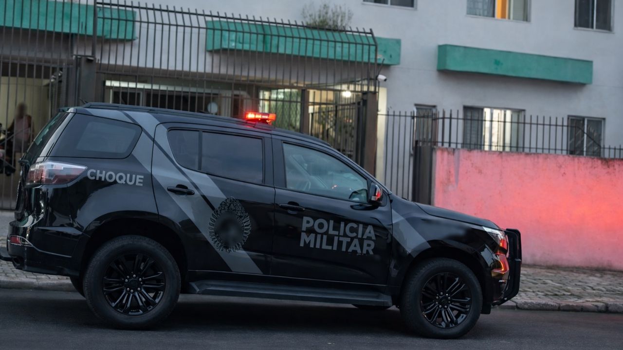 Criança de 3 anos é resgatada no telhado de prédio e pai acaba preso pela PM em Cascavel