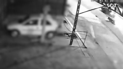 Imagem referente a notícia: Motorista com sinais de embriaguez é detido após forte colisão entre carro e moto em Cascavel