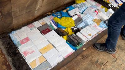 Imagem referente a notícia: Receita Federal intercepta carreta com cerca de R$ 1 milhão em mercadorias contrabandeadas na BR-277, no oeste do Paraná