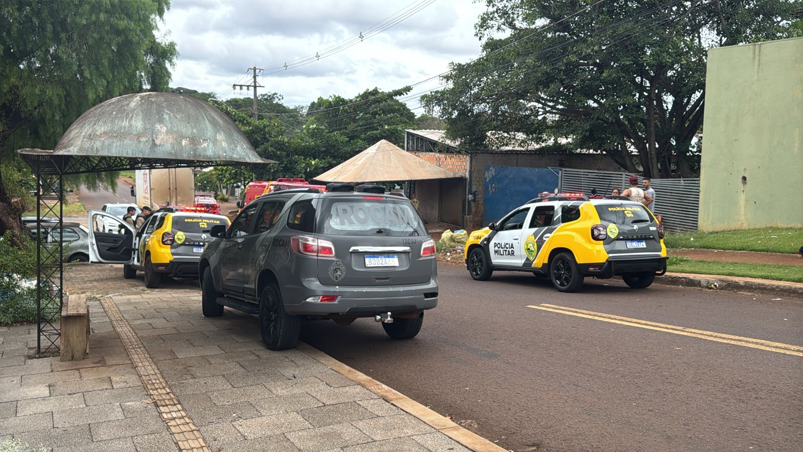 Imagem referente a notícia: Discussão termina em facada: homem de 28 anos fica ferido e mulher é presa pela PM no Jardim Cancelli em Cascavel