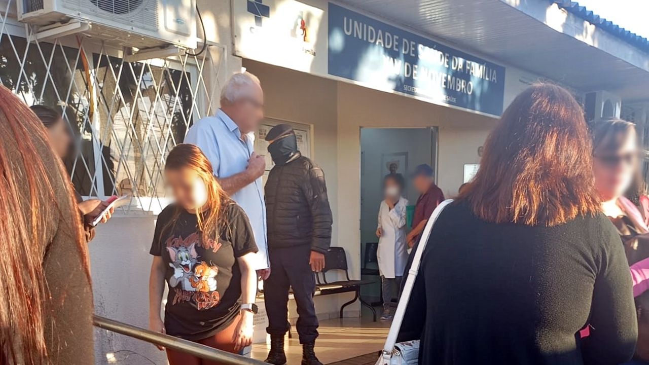 Pacientes madrugam na fila e ficam sem atendimento em UBS do bairro 14 de Novembro