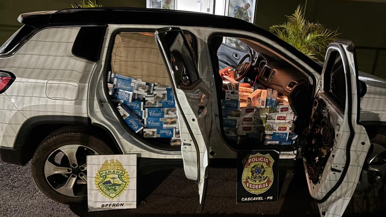 Perseguição na BR-277 termina com carro roubado e 2 mil pacotes de cigarros contrabandeados apreendidos em Cascavel