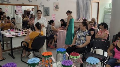Imagem referente a notícia: CAPS I promove Dia da Beleza e Valorização das Mulheres com tarde de cuidado e autoestima
