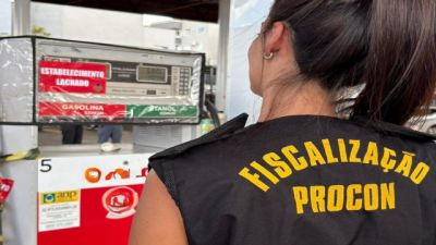 Imagem referente a notícia: Procon lacra bomba de combustível em Cascavel após descobrir gasolina com mistura irregular