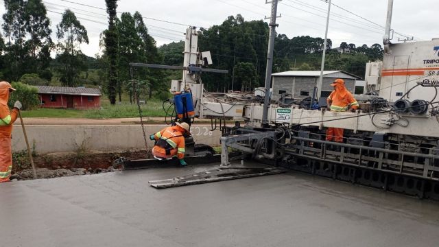 Imagem referente a notícia: Governo do Paraná isenta de ICMS cimento para pavimentação e barateia obras no Paraná
