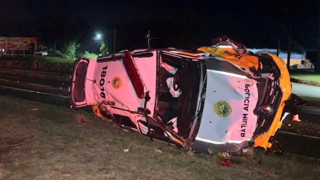 Viatura da PM capota após colisão na BR-277 e deixa três policiais feridos em São Miguel do Iguaçu