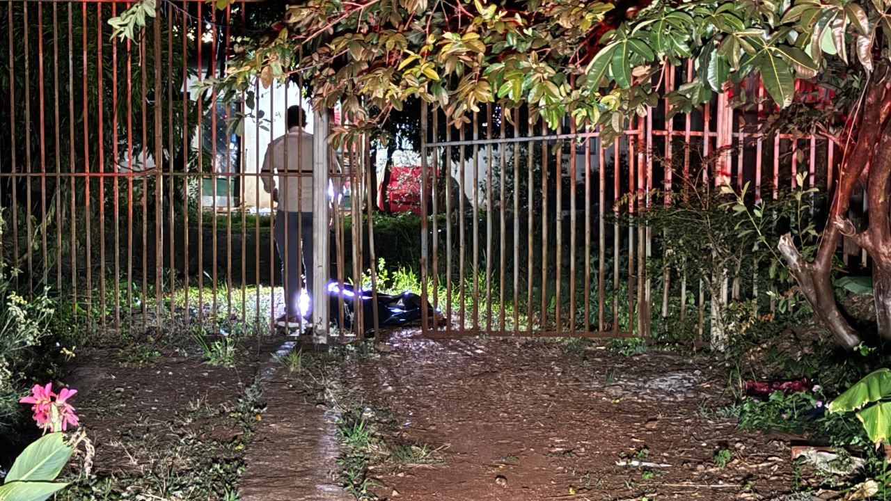 Homem é brutalmente morto com golpes na cabeça dentro de casa no bairro Periolo em Cascavel; vítima tinha 57 anos