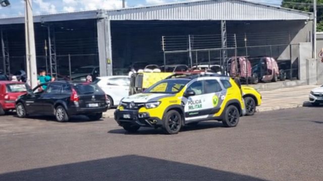 Imagem referente a notícia: Empresário reage a assalto e morre após troca de tiros em revenda de veículos em Foz do Iguaçu