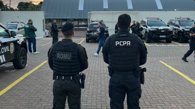 Imagem referente a notícia: Operação Konomashi: Polícia Civil prende 14 suspeitos de furtar camionetes de luxo e revela esquema milionário no Oeste do Paraná