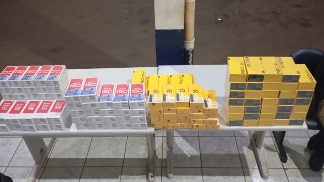 Imagem referente a notícia: PM intercepta carro na BR-277 e apreende 111 celulares contrabandeados em Cascavel