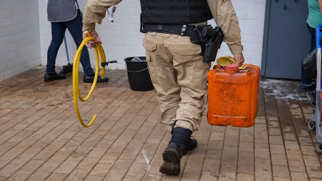 Imagem referente a notícia: Funcionário da Prefeitura de Cascavel é detido suspeito de desviar Diesel de máquina pública