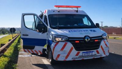 Imagem referente a notícia: Motociclista de 21 anos fica ferido após colisão traseira com Mercedes na BR-277 em Cascavel