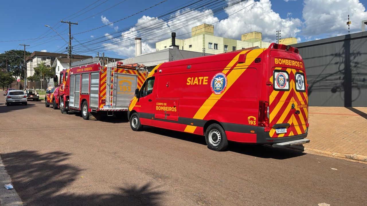 Idoso de 61 anos sofre fraturas graves após cair do telhado no Bairro Country, em Cascavel
