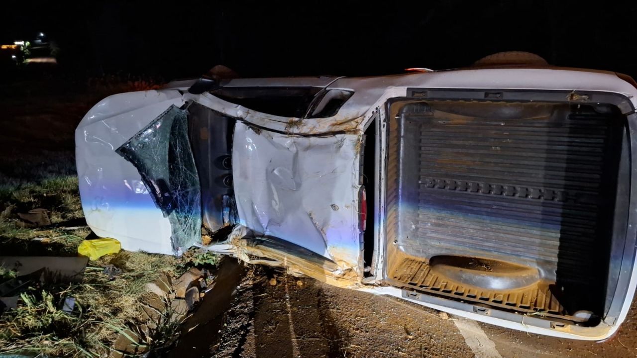 Capotamento deixa três jovens feridos na PRC-467 em Marechal Cândido Rondon