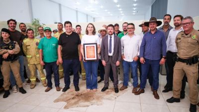 Imagem referente a notícia: Gugu Bueno entrega utilidade pública ao Conseg de Laranjeiras do Sul e anuncia novo prédio para a PM