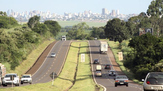 Imagem referente a notícia: Pedágio entre Cascavel e Toledo avança: contrato bilionário está prestes a ser assinado e nova praça entra no radar da região