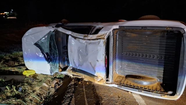 Imagem referente a notícia: Capotamento deixa três jovens feridos na PRC-467 em Marechal Cândido Rondon