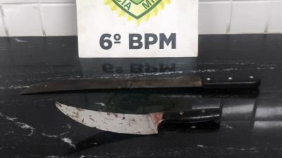 Imagem referente a notícia: Homem invade casa armado e acaba gravemente ferido após reação de morador em Cascavel