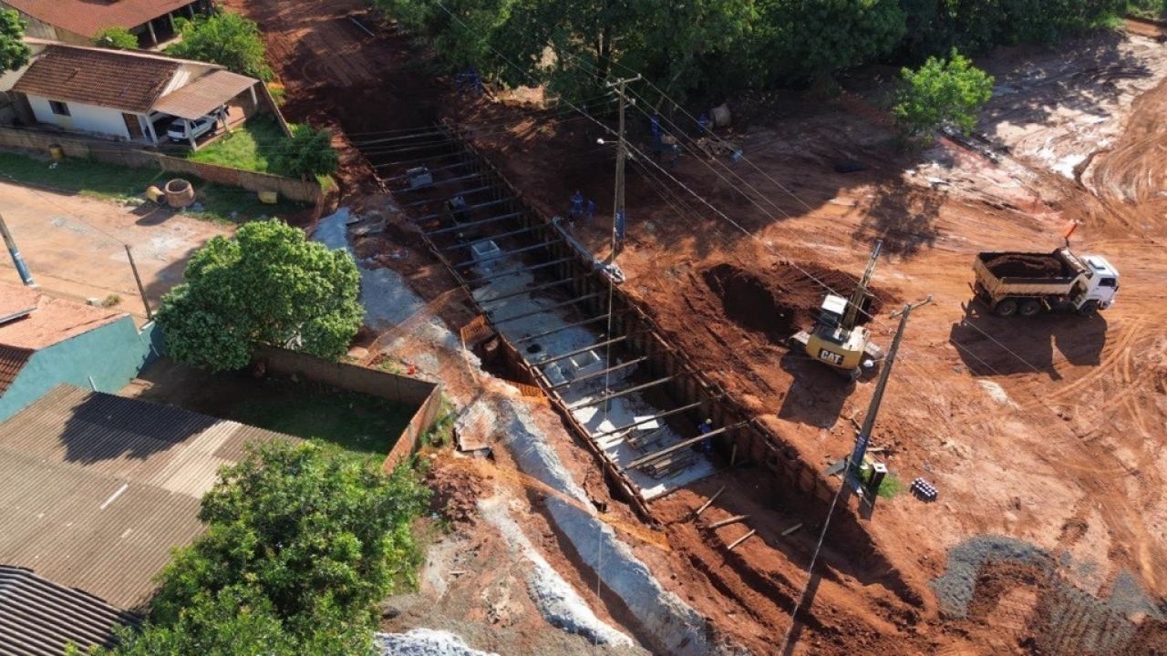 Obra da Itaipu avança para conter erosão em Loanda (PR)