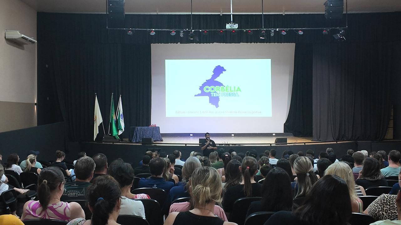 Escola de Governo é encerrada com palestra motivacional e participação de servidores em Corbélia