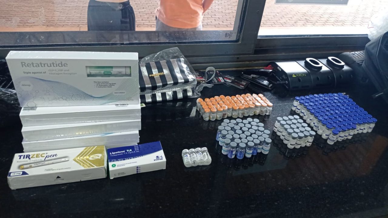 PRF intercepta carga com mais de 200 ampolas de remédios para emagrecimento na BR-277 em Cascavel