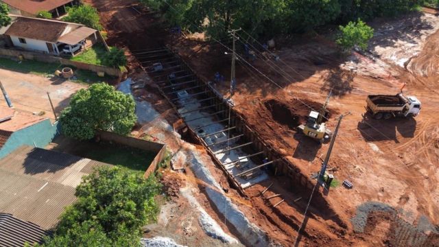 Imagem referente a notícia: Obra da Itaipu avança para conter erosão em Loanda (PR)