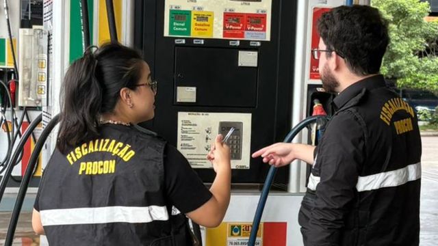 Fiscalização rigorosa em postos de combustíveis termina sem irregularidades após reavaliação técnica em Cascavel