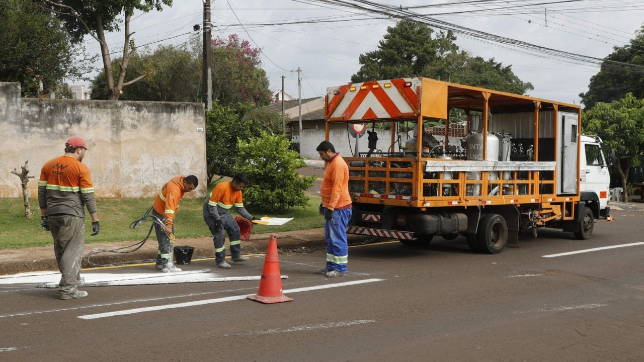 Transitar revitaliza 30 mil metros² de sinalização horizontal e intensifica trabalhos de manutenção nos bairros