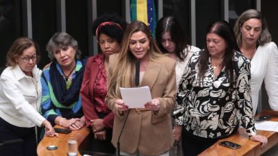 Imagem referente a notícia: Câmara dos Deputados aprova pena de prisão de até 40 anos para crime de homicídio vicário