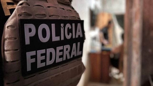 Imagem referente a notícia: Argentino procurado pela Interpol por tentativa de feminicídio é preso no Brasil com documento falso