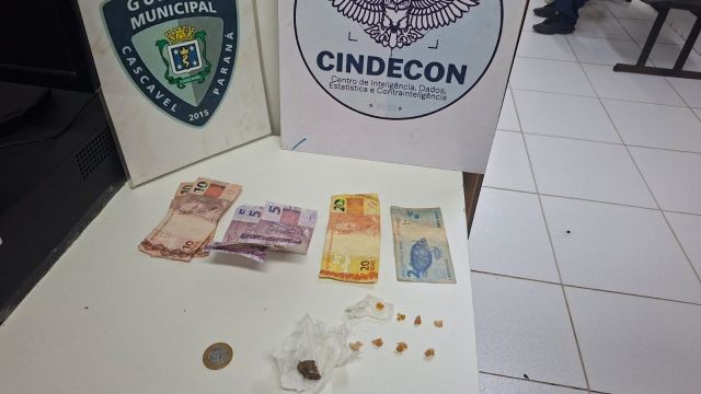 Imagem referente a notícia: Flagrante de tráfico envolvendo menores termina em condução à delegacia em Cascavel