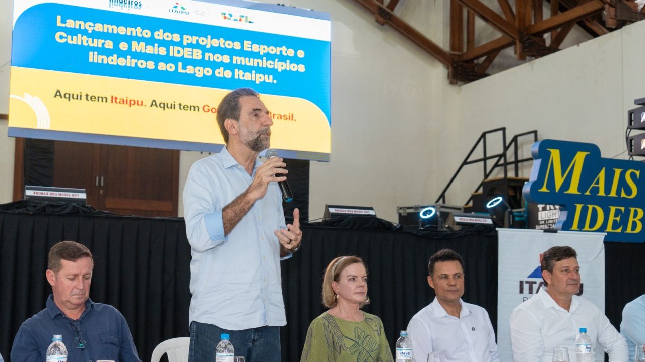 Itaipu renova projeto que beneficia 38 mil estudantes dos municípios lindeiros