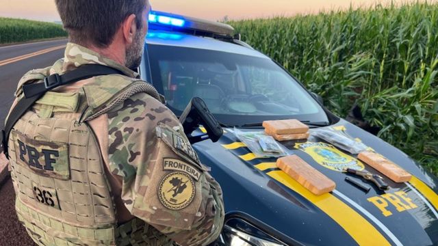 Imagem referente a notícia: PRF apreende drogas e pistola “premium” após perseguição em Toledo