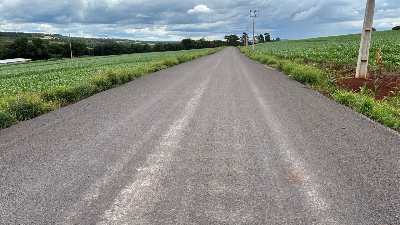Imagem referente a notícia: Em Cascavel, Itaipu entrega maior trecho de asfaltamento rural já financiado pela empresa