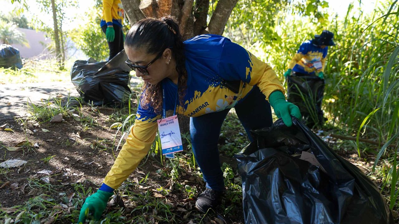 Sanepar mobiliza 350 voluntários em mutirão de limpeza de rios no Paraná