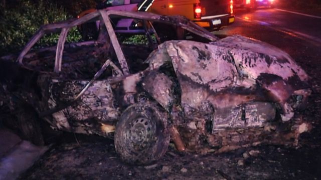 Grave acidente termina com carro destruído e incêndio após colisão com viatura da polícia na BR-277 em Cascavel