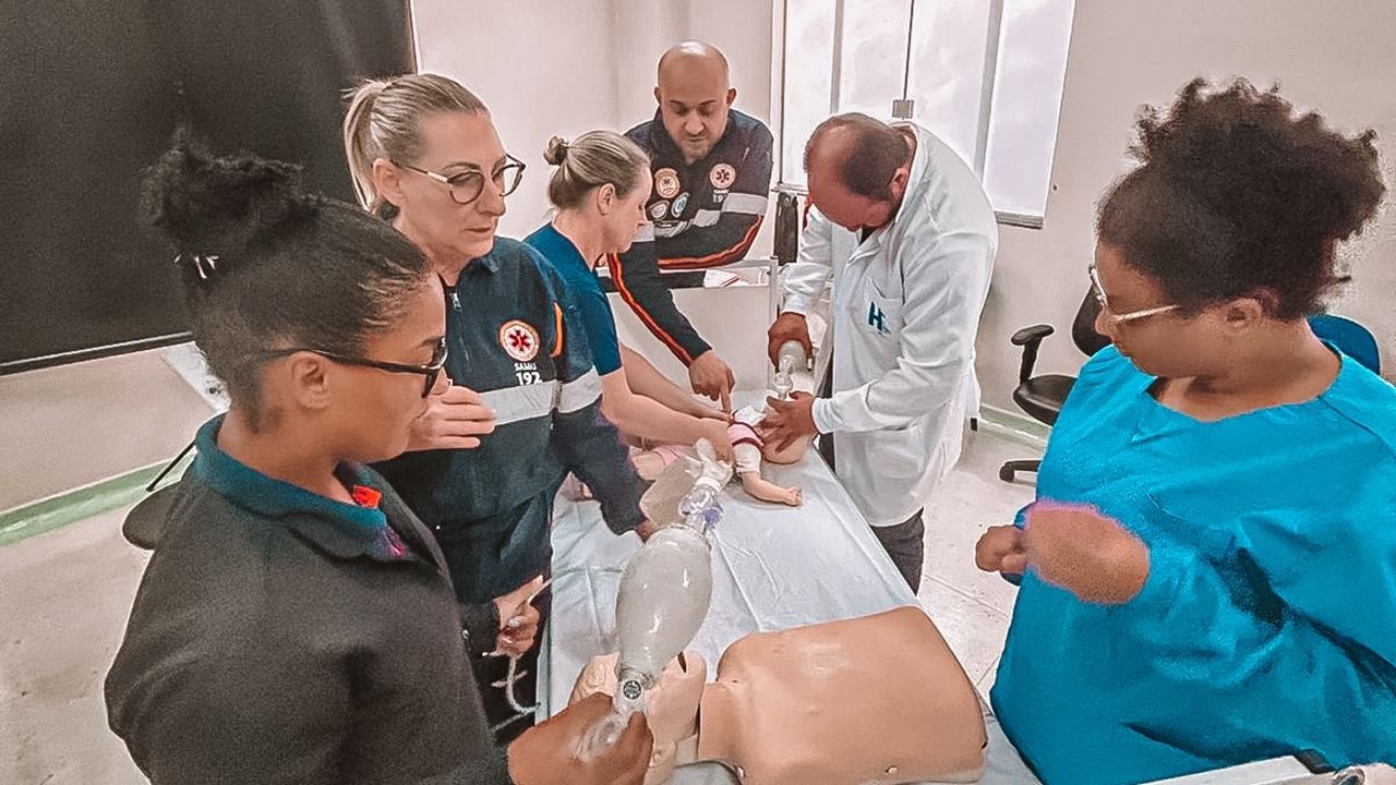 Cafelândia inicia treinamento em emergências pediátricas para profissionais da saúde
