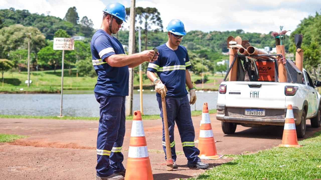 Notou algo fora do normal na rede de água ou esgoto? Saiba o que fazer