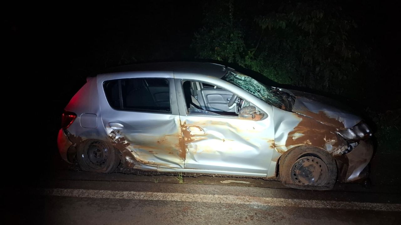 Homem fica em estado grave após capotamento na PR-180 em Cascavel